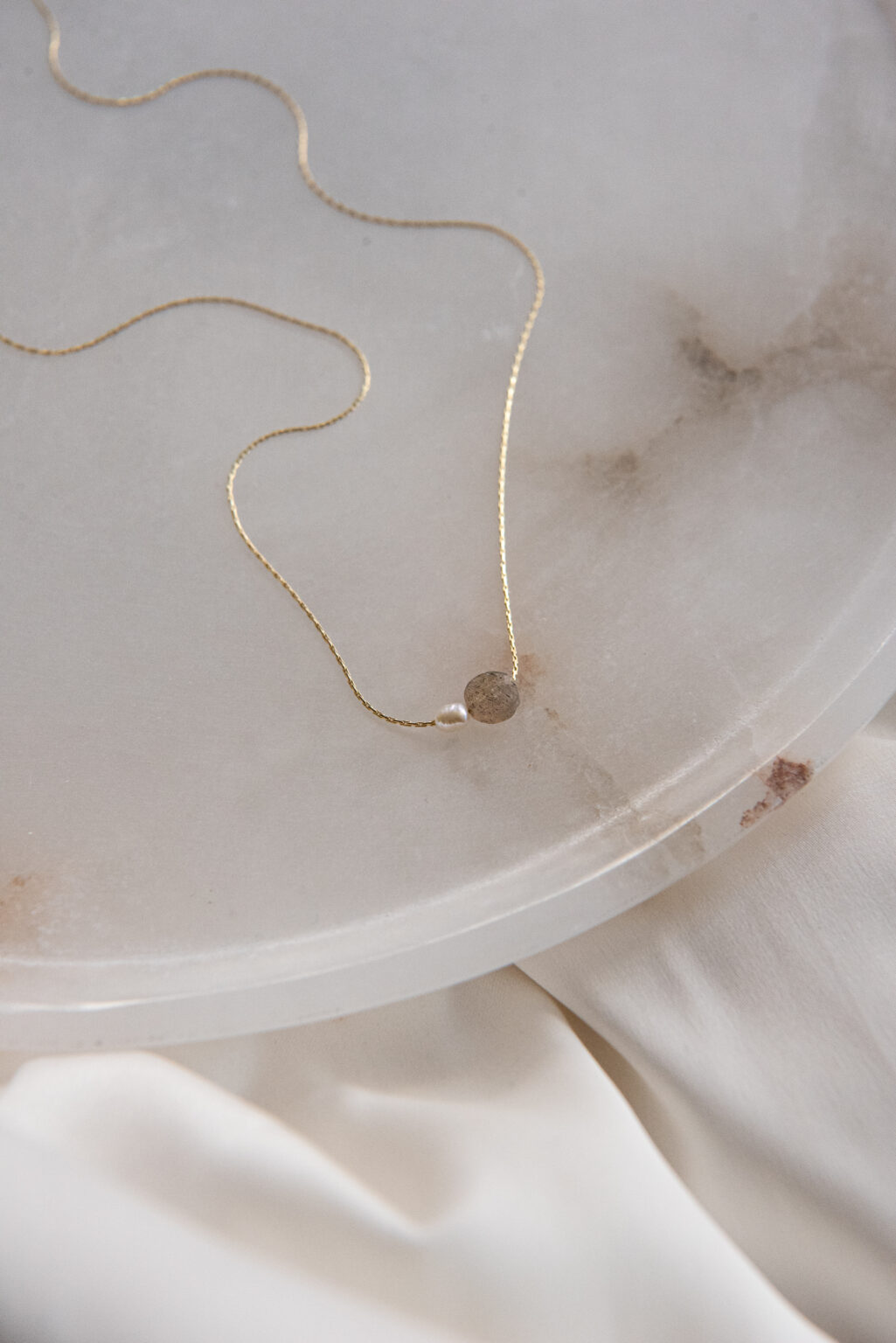 Collar crescent