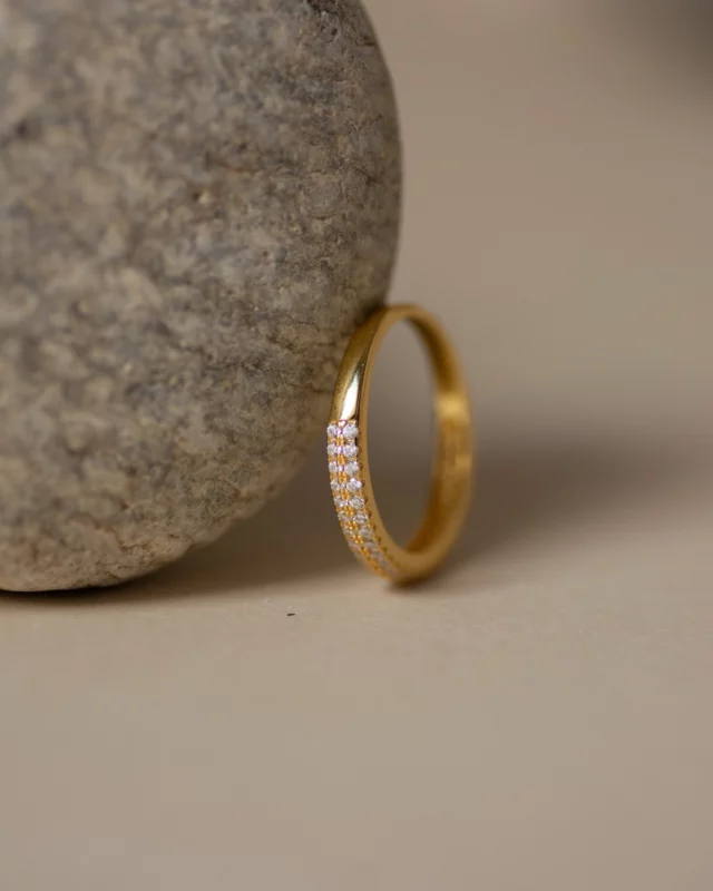 Anillo strass • Plata 925 con baño de oro y circonitas